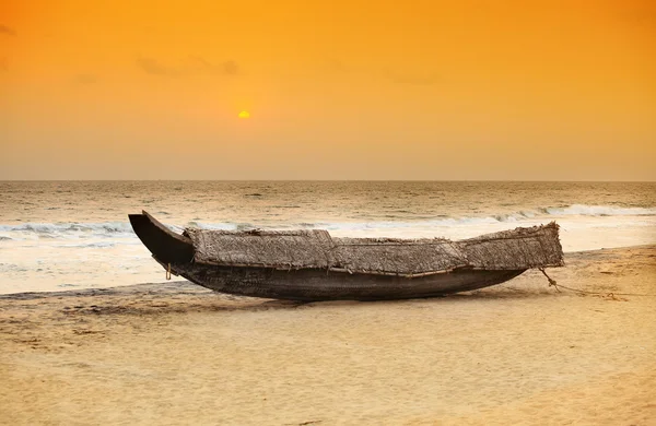 Kerala zonsondergang met boot — Stockfoto