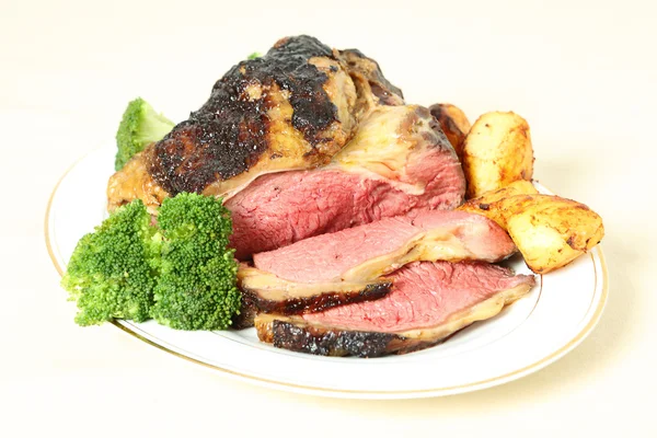 Roast sirloin beef joint on plate — Stock Photo, Image