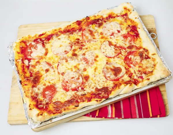 Pizza siciliana intera ad angolo alto — Foto Stock