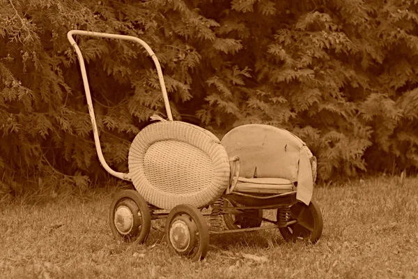 Vecchia carrozzina — Foto Stock