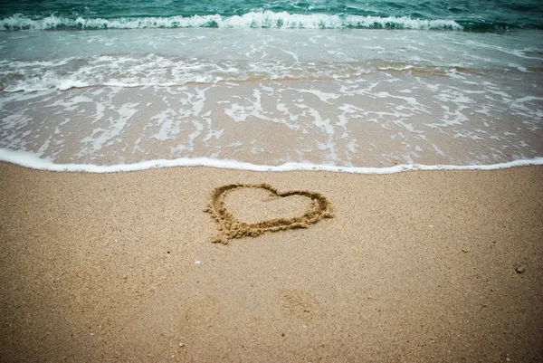 砂の上の心臓 — ストック写真