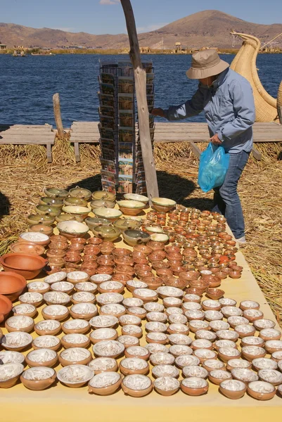 Suvenýry z ostrov uros, peru — Stock fotografie