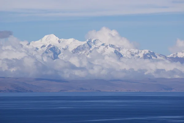 Monte illimani, isla del sol, bolivien — Stockfoto