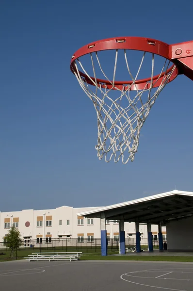 Basketbal op de basisschool — Stockfoto