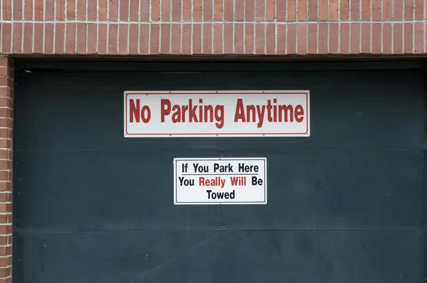 Парковка в Бостоне запрещена — стоковое фото