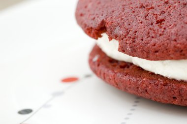 Kırmızı kadife whoopie pasta