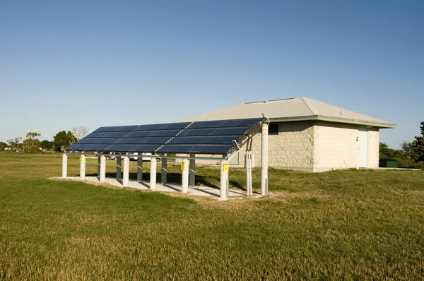 Solární panely na národní park — Stock fotografie