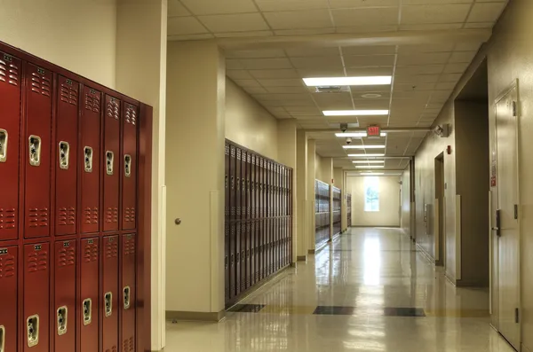 Hallway with Lockers at High School. — Stock Photo, Image