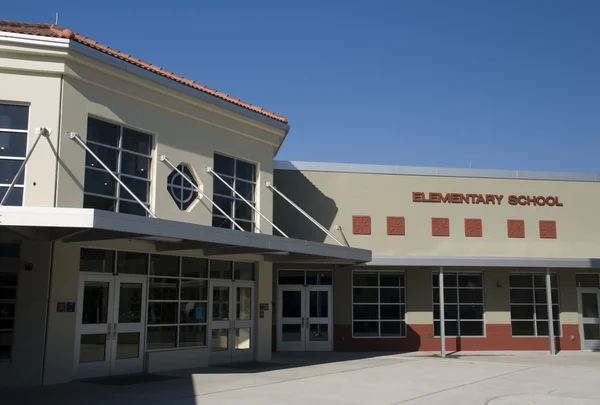 Gymzaal op nieuwe middelbare school in florida. — Stockfoto