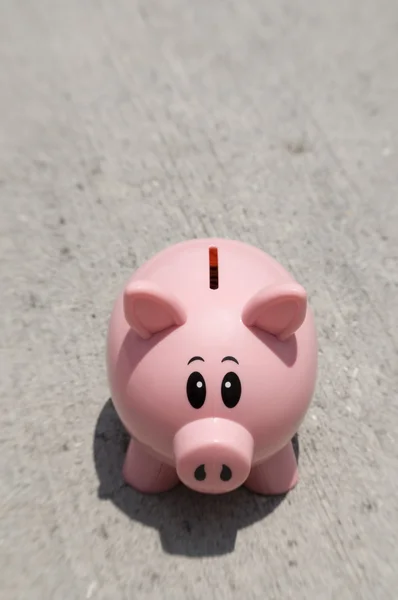 Piggy Bank, o bebê da lente costumava desfocar fora das bordas — Fotografia de Stock