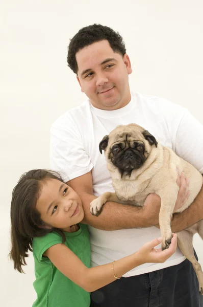 Far og datter med kæledyr - Stock-foto