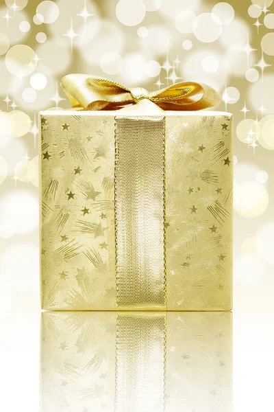 Golden box present — Stock Photo, Image