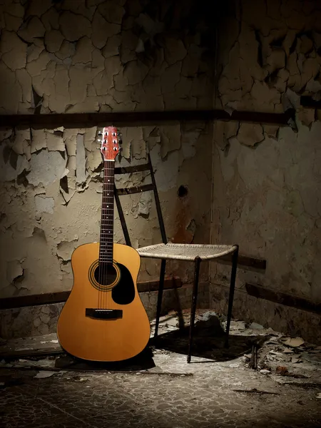 Guitar van een dakloze man — Stockfoto