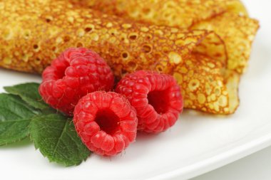 Ahududu ile Pancakes