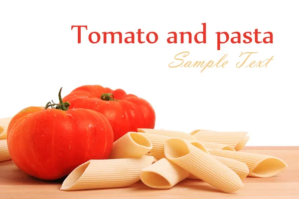 Italské těstoviny a rajčaty — Stock fotografie