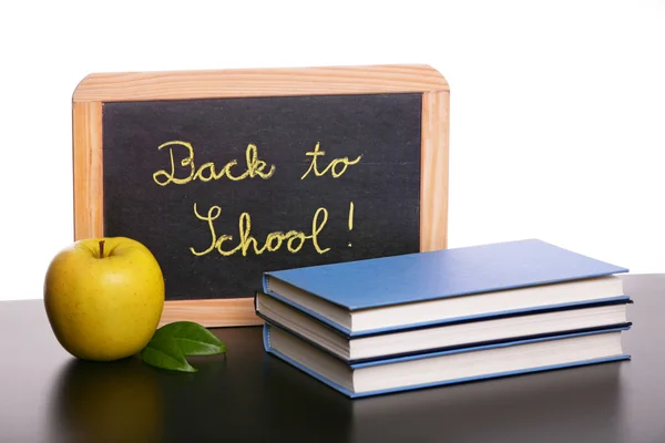 Chalkboard, maçã e livros — Fotografia de Stock
