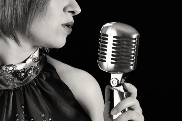 Retro pelirroja cantante femenina —  Fotos de Stock