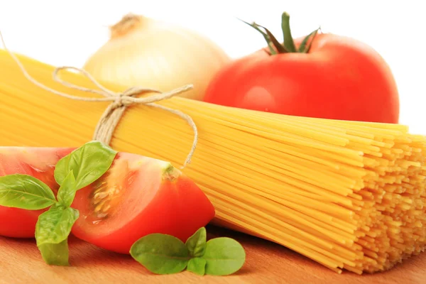 Italienska spagetti och grönsaker — Stockfoto