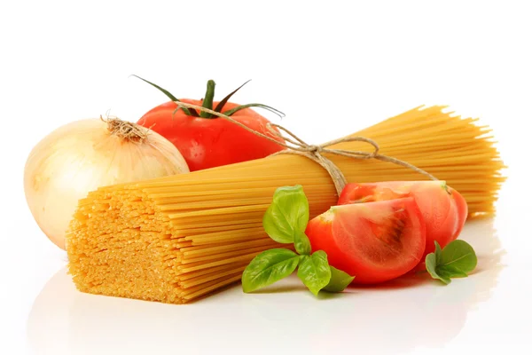 Italienska spagetti och grönsaker — Stockfoto