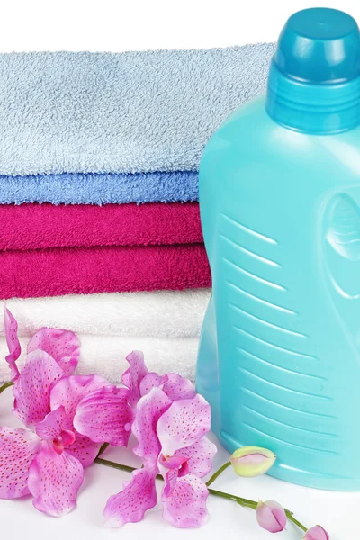 Towels and liquid laundry detergent — Stockfoto