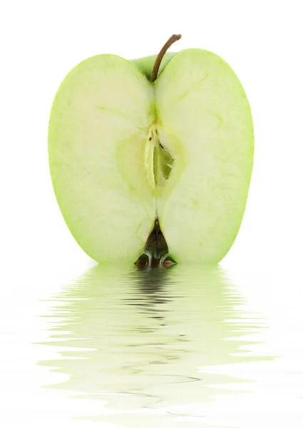 Połowa z zielonym jabłkiem — Zdjęcie stockowe