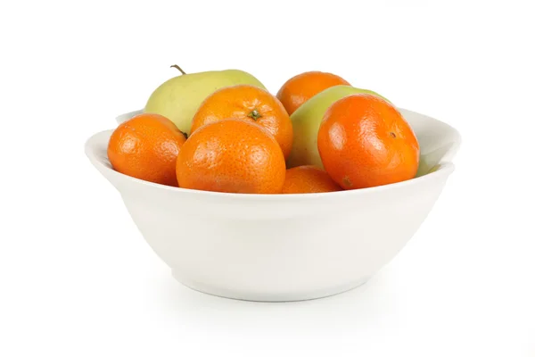 Maçãs e tangerinas em taça branca — Fotografia de Stock