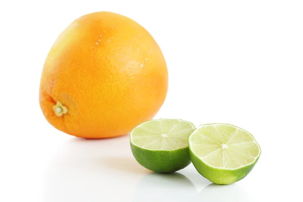Grapefruit and two lime halves — Stock Photo, Image
