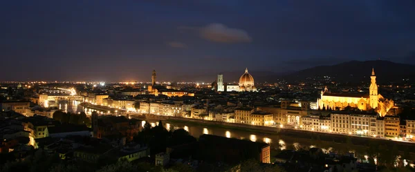 Panoramiczny widok z Florencji w nocy — Zdjęcie stockowe