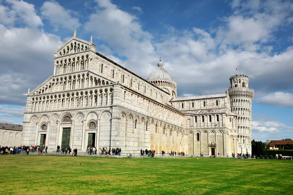 Piazza dei Miracoli ใน Pisa, อิตาลี — ภาพถ่ายสต็อก
