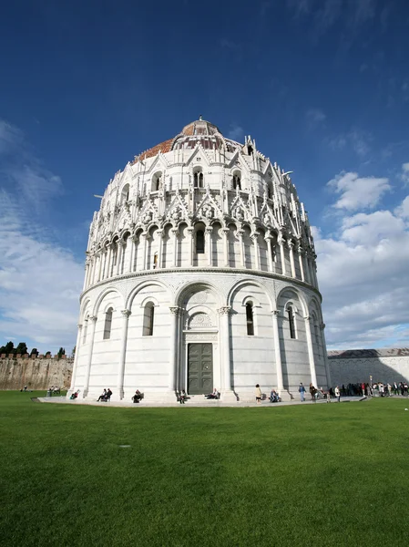 Baptisterio en Piazza dei Miracoli en Pisa — Foto de Stock
