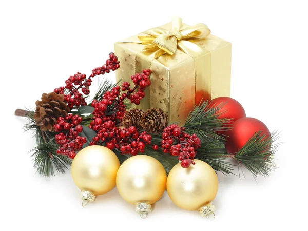 De gift van Kerstmis met decoratie — Stockfoto