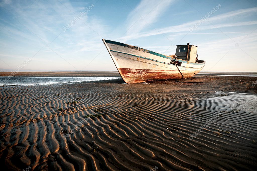 Aground boat on the beach Stock Photo by ©jrp_studio 7472874