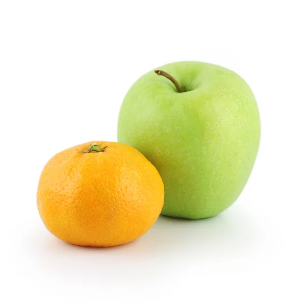 Grönt äpple och mandarin — Stockfoto