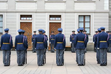 muhafızları değiştirme