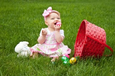 Easter Baby Spill Eat clipart