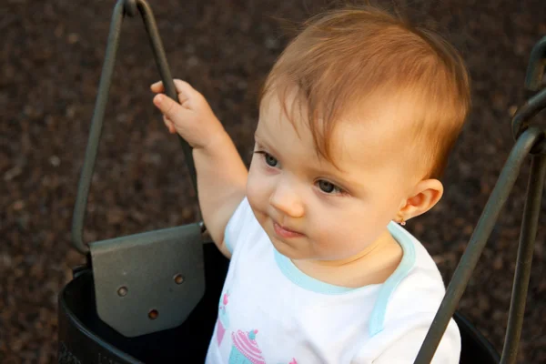 Baby swing stirra rakt — Stockfoto