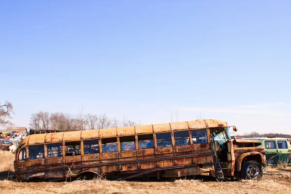 Junk yard buss — Stockfoto