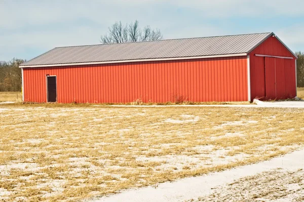 Plná červená stodola — Stock fotografie