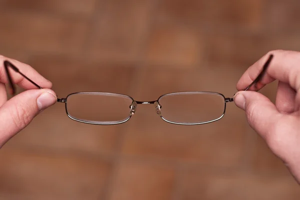 Brille halten — Stockfoto