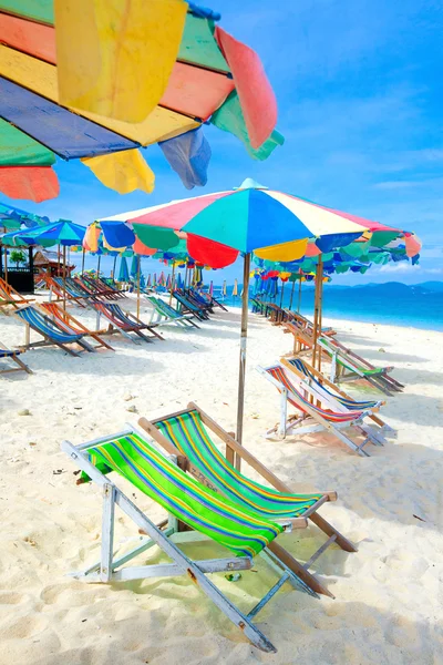 Sun parasol on tropical island — Stock Photo, Image