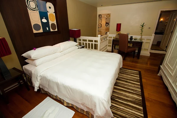 Bedroom accomodation with an en suite bathroom. — Stock Photo, Image