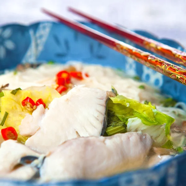 :Bowl of fish soup with noodles and lettuce. — Stock Photo, Image