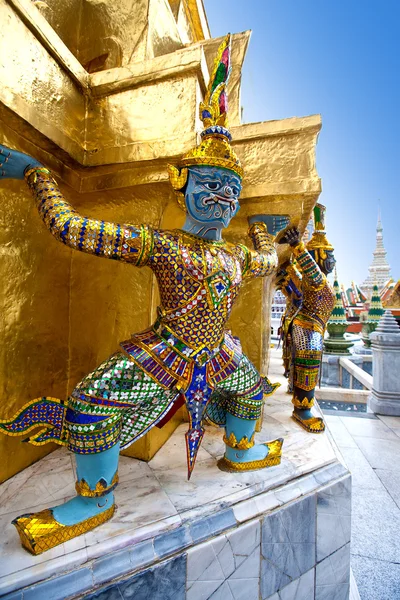 Grande figura mitica del tempio buddista di Bangkok — Foto Stock