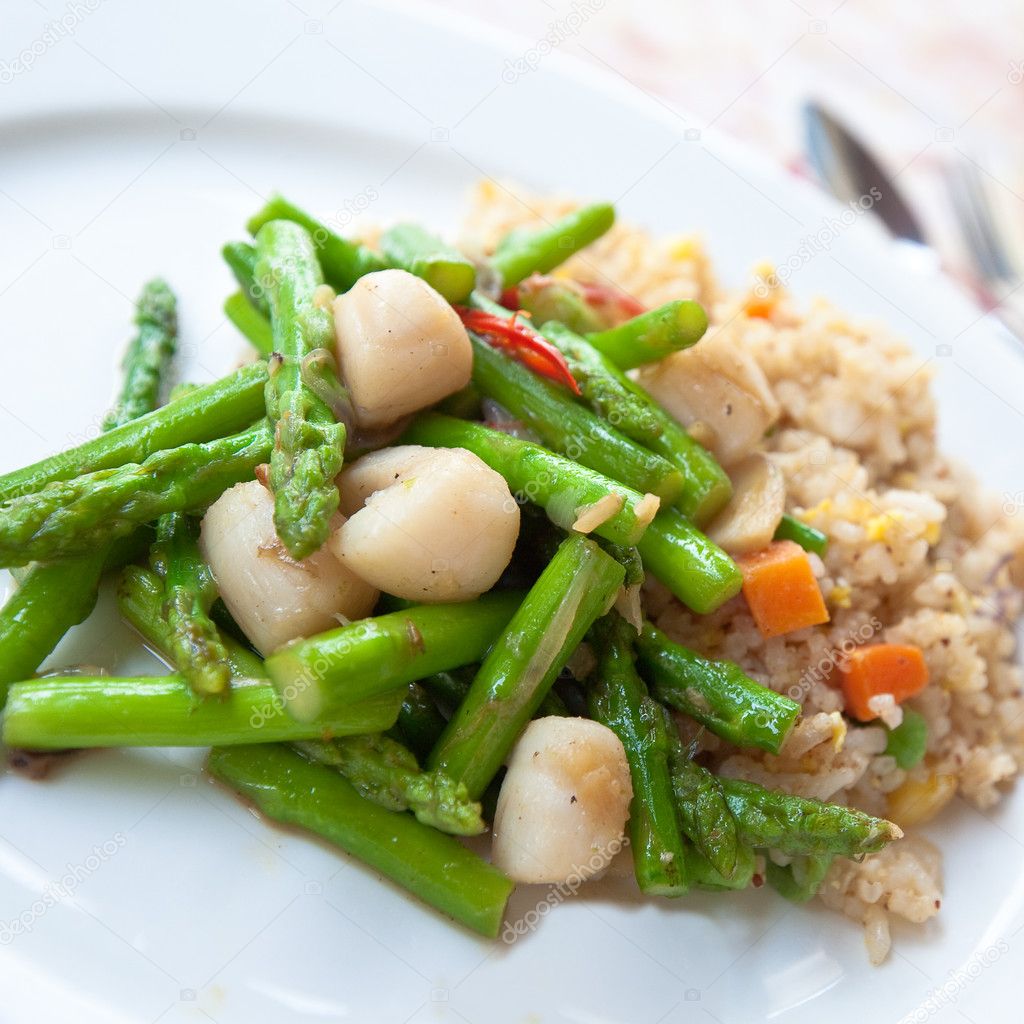 Delicious oriental fried rice with asparagus and scallops
