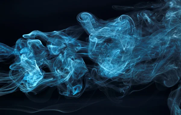 Абстрактный дым, выделенный на черный — стоковое фото