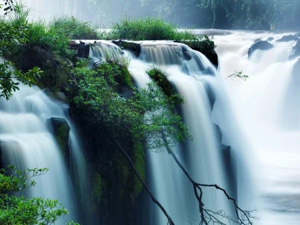 Tad-pa suam vattenfall — Stockfoto
