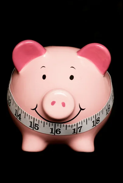 Piggy bank met meetlint — Stockfoto