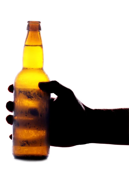 Hand hält Bierflasche — Stockfoto