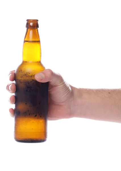 Mão segurando garrafa de cerveja — Fotografia de Stock