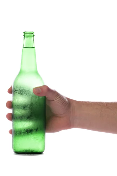 Hand hält Bierflasche — Stockfoto